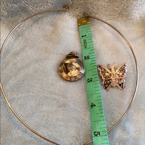 ⬇️Abalone inset silver butterfly and shell pendant - Picture 5 of 6